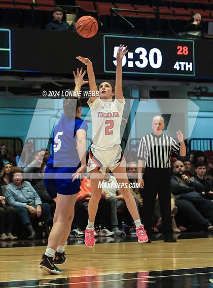 Thumbnail 1 in Haldane vs Tuckahoe (NYSPHSAA Section 1 Class C Semifinal) photogallery.
