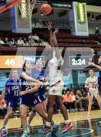 Thumbnail 1 in Haldane vs Tuckahoe (NYSPHSAA Section 1 Class C Semifinal) photogallery.