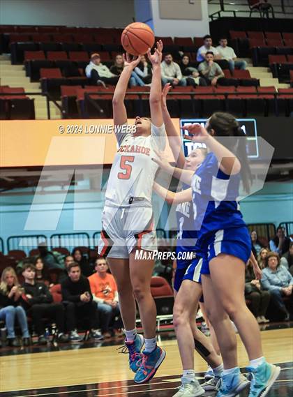 Thumbnail 2 in Haldane vs Tuckahoe (NYSPHSAA Section 1 Class C Semifinal) photogallery.