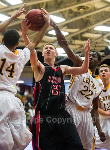 Thumbnail 1 in Central vs. Albany Academy for Boys (Spalding Hoophall Classic) photogallery.