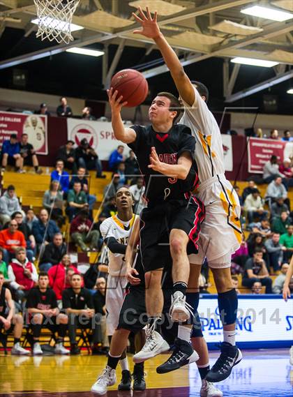 Thumbnail 1 in Central vs. Albany Academy for Boys (Spalding Hoophall Classic) photogallery.
