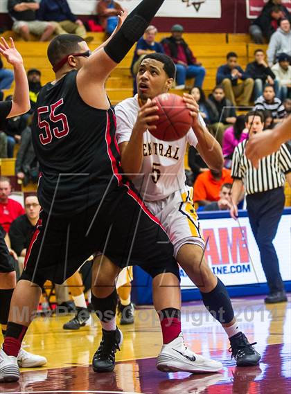Thumbnail 1 in Central vs. Albany Academy for Boys (Spalding Hoophall Classic) photogallery.