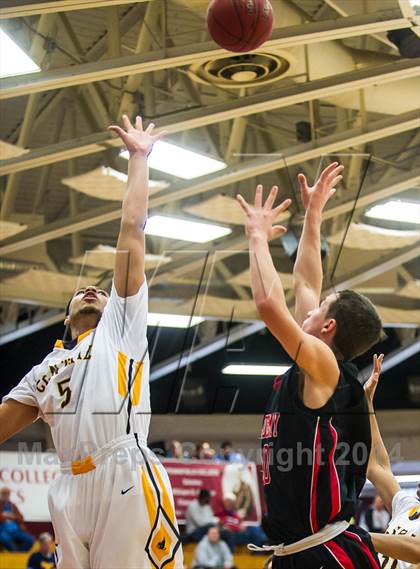 Thumbnail 2 in Central vs. Albany Academy for Boys (Spalding Hoophall Classic) photogallery.