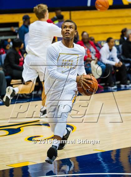 Thumbnail 3 in Bishop O'Dowd vs. Whitney Young (Oakland Legends Classic) photogallery.