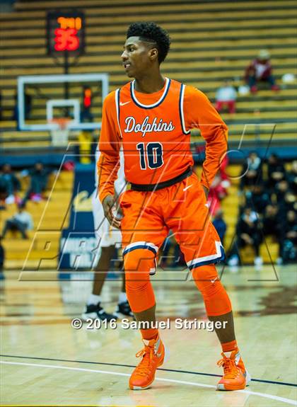 Thumbnail 2 in Bishop O'Dowd vs. Whitney Young (Oakland Legends Classic) photogallery.