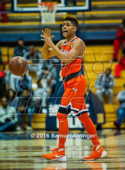 Thumbnail 1 in Bishop O'Dowd vs. Whitney Young (Oakland Legends Classic) photogallery.