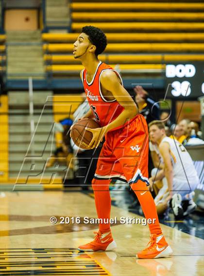 Thumbnail 1 in Bishop O'Dowd vs. Whitney Young (Oakland Legends Classic) photogallery.