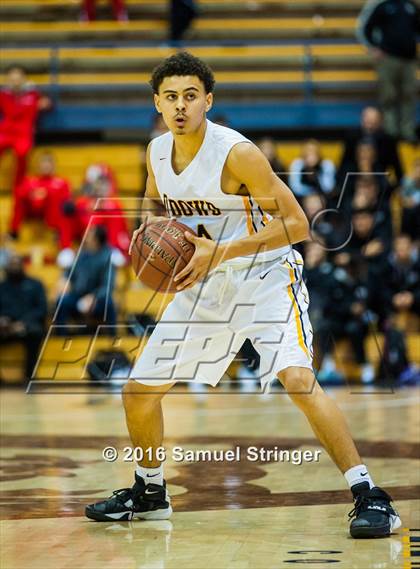 Thumbnail 1 in Bishop O'Dowd vs. Whitney Young (Oakland Legends Classic) photogallery.