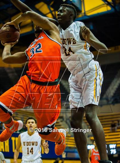 Thumbnail 3 in Bishop O'Dowd vs. Whitney Young (Oakland Legends Classic) photogallery.