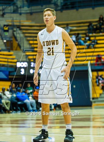Thumbnail 3 in Bishop O'Dowd vs. Whitney Young (Oakland Legends Classic) photogallery.