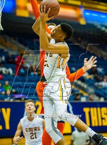 Thumbnail 1 in Bishop O'Dowd vs. Whitney Young (Oakland Legends Classic) photogallery.