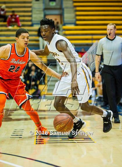 Thumbnail 3 in Bishop O'Dowd vs. Whitney Young (Oakland Legends Classic) photogallery.