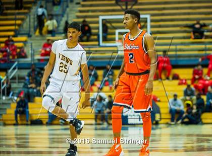 Thumbnail 2 in Bishop O'Dowd vs. Whitney Young (Oakland Legends Classic) photogallery.