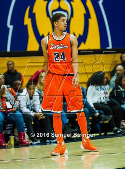 Thumbnail 1 in Bishop O'Dowd vs. Whitney Young (Oakland Legends Classic) photogallery.