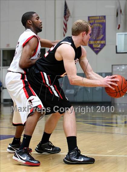 Thumbnail 2 in Harvard-Westlake vs. Centennial (CIF SS Playoffs) photogallery.