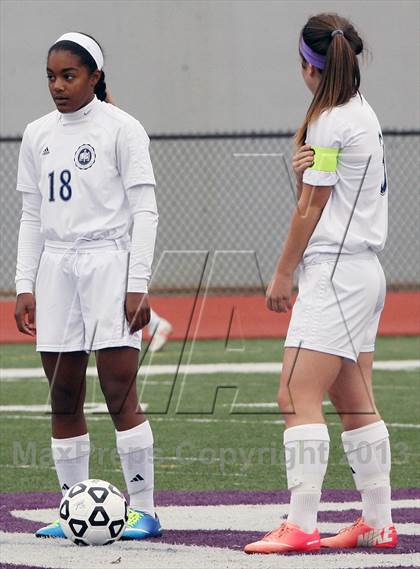 Thumbnail 3 in Serra Catholic vs Shady Side Academy (WPIAL Playoff) photogallery.