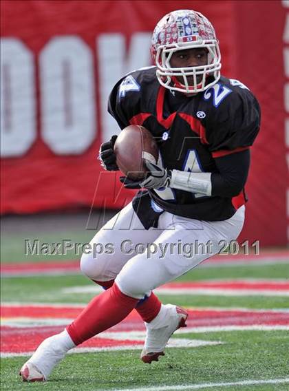 Thumbnail 3 in Garden City vs. Bellport (Long Island Class II Final) photogallery.