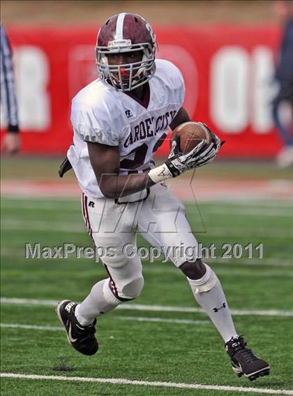 Thumbnail 1 in Garden City vs. Bellport (Long Island Class II Final) photogallery.