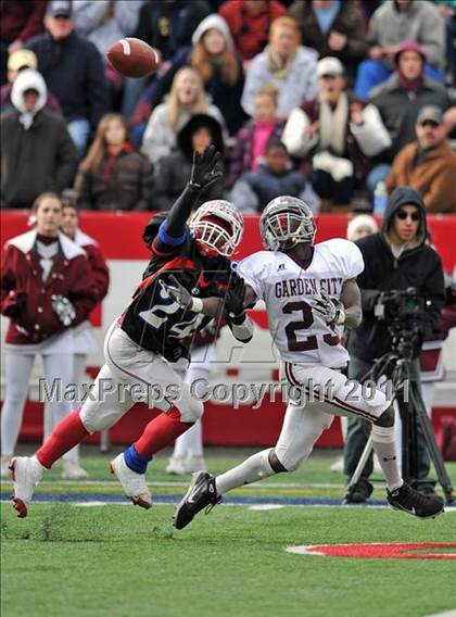 Thumbnail 1 in Garden City vs. Bellport (Long Island Class II Final) photogallery.