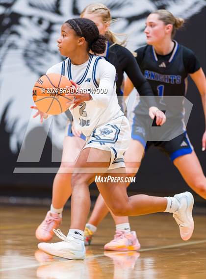 Thumbnail 1 in North Lincoln vs. Hickory Ridge (Phenom Lakesgiving) photogallery.