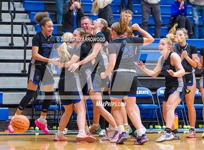 Thumbnail 1 in North Lincoln vs. Hickory Ridge (Phenom Lakesgiving) photogallery.