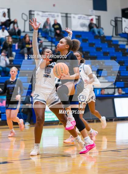 Thumbnail 2 in North Lincoln vs. Hickory Ridge (Phenom Lakesgiving) photogallery.