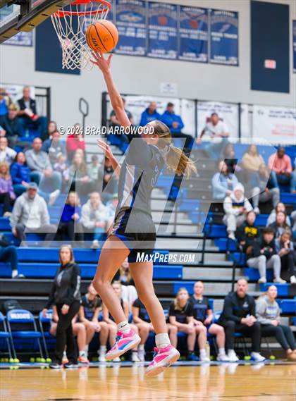 Thumbnail 1 in North Lincoln vs. Hickory Ridge (Phenom Lakesgiving) photogallery.