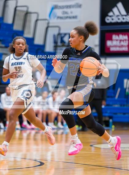 Thumbnail 3 in North Lincoln vs. Hickory Ridge (Phenom Lakesgiving) photogallery.
