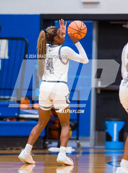 Thumbnail 2 in North Lincoln vs. Hickory Ridge (Phenom Lakesgiving) photogallery.