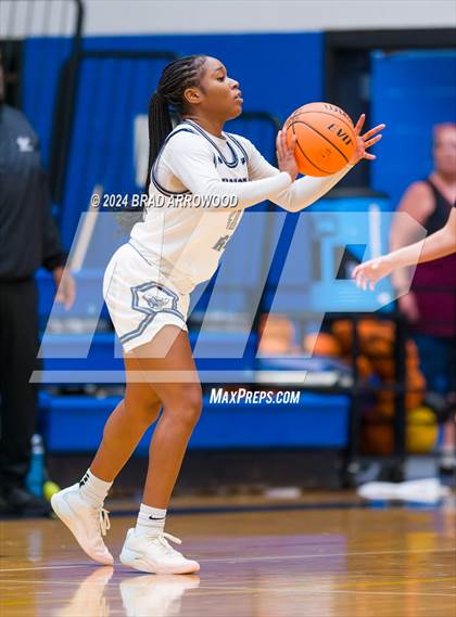 Thumbnail 1 in North Lincoln vs. Hickory Ridge (Phenom Lakesgiving) photogallery.