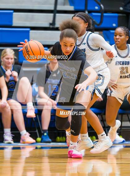Thumbnail 2 in North Lincoln vs. Hickory Ridge (Phenom Lakesgiving) photogallery.