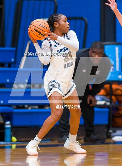 Thumbnail 2 in North Lincoln vs. Hickory Ridge (Phenom Lakesgiving) photogallery.