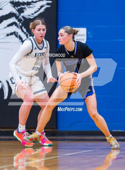 Thumbnail 1 in North Lincoln vs. Hickory Ridge (Phenom Lakesgiving) photogallery.