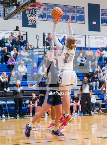 Thumbnail 3 in North Lincoln vs. Hickory Ridge (Phenom Lakesgiving) photogallery.