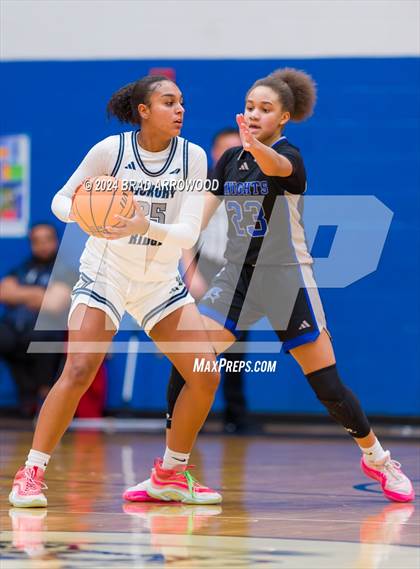 Thumbnail 2 in North Lincoln vs. Hickory Ridge (Phenom Lakesgiving) photogallery.