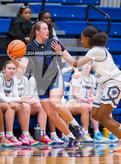 Thumbnail 2 in North Lincoln vs. Hickory Ridge (Phenom Lakesgiving) photogallery.