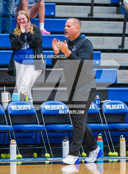 Thumbnail 2 in North Lincoln vs. Hickory Ridge (Phenom Lakesgiving) photogallery.
