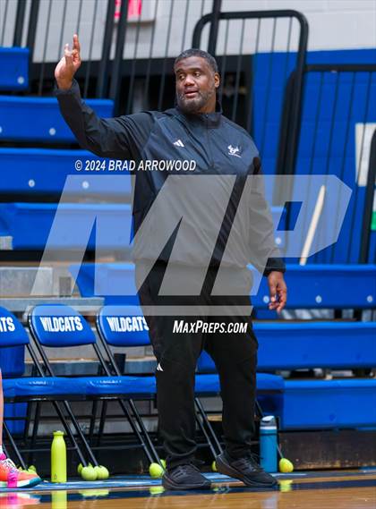 Thumbnail 2 in North Lincoln vs. Hickory Ridge (Phenom Lakesgiving) photogallery.