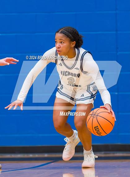 Thumbnail 3 in North Lincoln vs. Hickory Ridge (Phenom Lakesgiving) photogallery.
