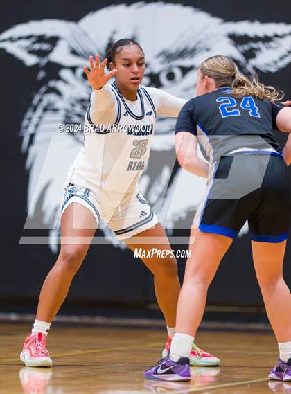 Thumbnail 1 in North Lincoln vs. Hickory Ridge (Phenom Lakesgiving) photogallery.