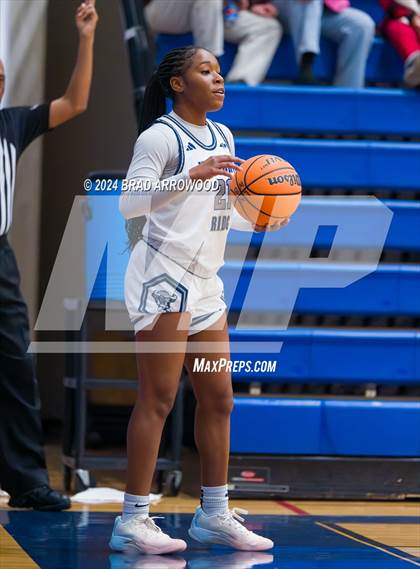 Thumbnail 2 in North Lincoln vs. Hickory Ridge (Phenom Lakesgiving) photogallery.