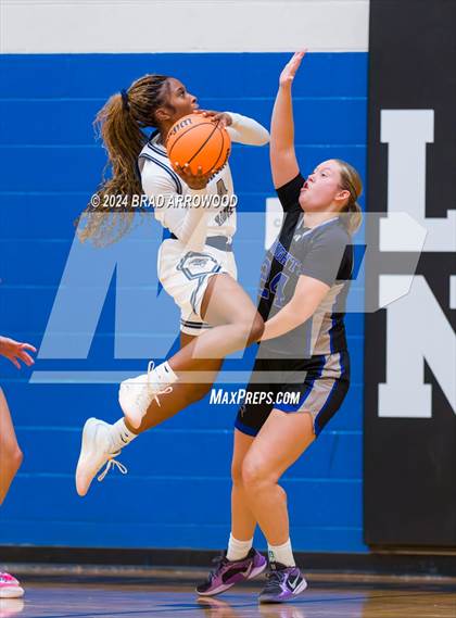 Thumbnail 2 in North Lincoln vs. Hickory Ridge (Phenom Lakesgiving) photogallery.