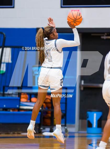 Thumbnail 3 in North Lincoln vs. Hickory Ridge (Phenom Lakesgiving) photogallery.