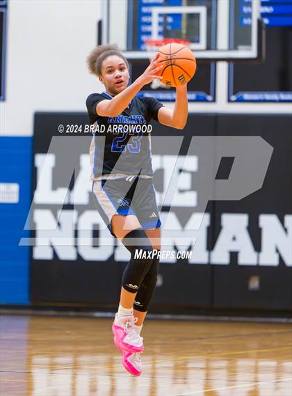 Thumbnail 2 in North Lincoln vs. Hickory Ridge (Phenom Lakesgiving) photogallery.