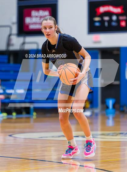 Thumbnail 1 in North Lincoln vs. Hickory Ridge (Phenom Lakesgiving) photogallery.