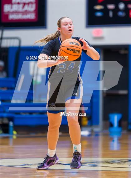Thumbnail 2 in North Lincoln vs. Hickory Ridge (Phenom Lakesgiving) photogallery.