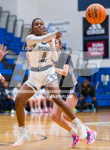 Thumbnail 2 in North Lincoln vs. Hickory Ridge (Phenom Lakesgiving) photogallery.