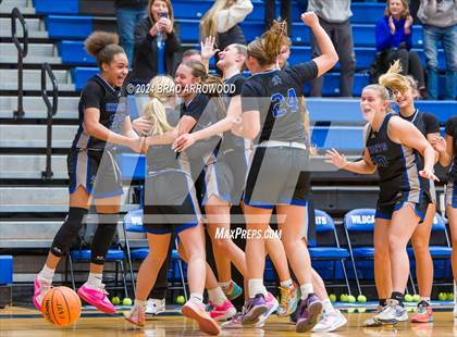 Thumbnail 3 in North Lincoln vs. Hickory Ridge (Phenom Lakesgiving) photogallery.