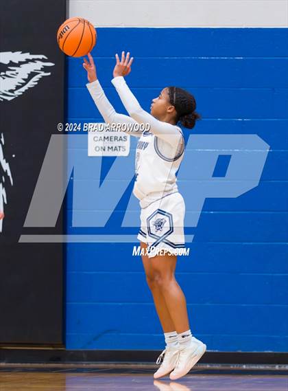 Thumbnail 1 in North Lincoln vs. Hickory Ridge (Phenom Lakesgiving) photogallery.