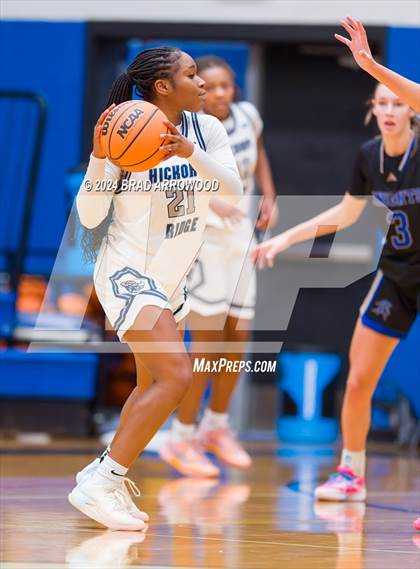 Thumbnail 3 in North Lincoln vs. Hickory Ridge (Phenom Lakesgiving) photogallery.